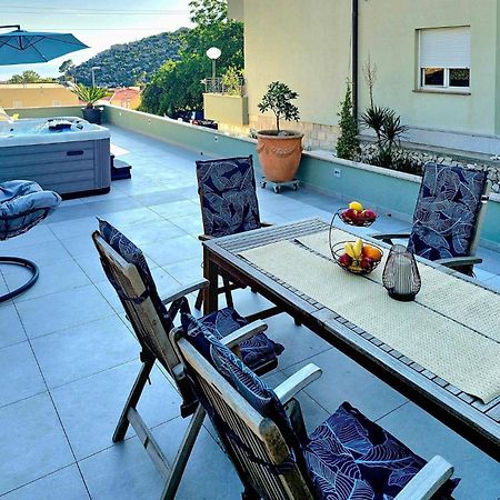 2 Bedroom Beautiful Apartment In Макарска Экстерьер фото