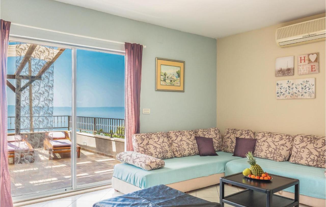 2 Bedroom Beautiful Apartment In Макарска Экстерьер фото