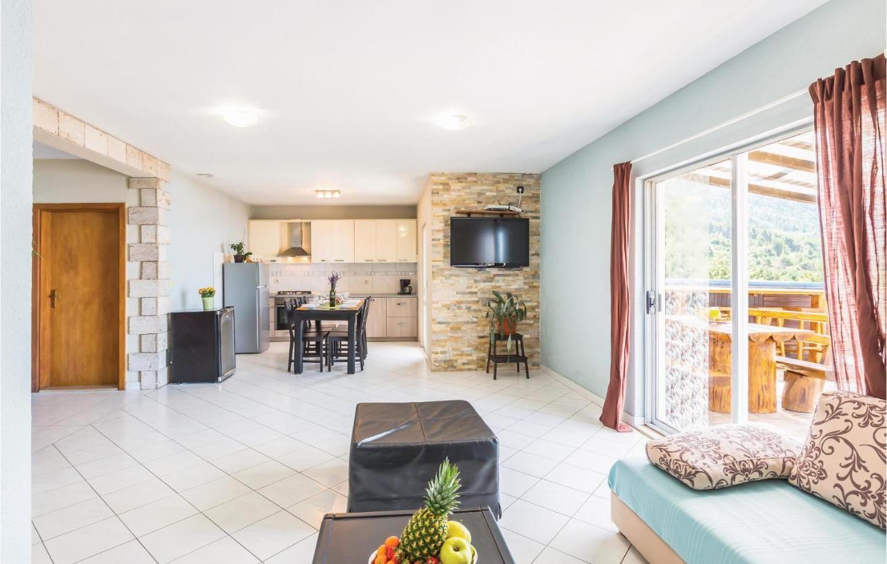 2 Bedroom Beautiful Apartment In Макарска Экстерьер фото