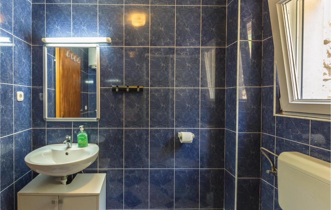2 Bedroom Beautiful Apartment In Макарска Экстерьер фото