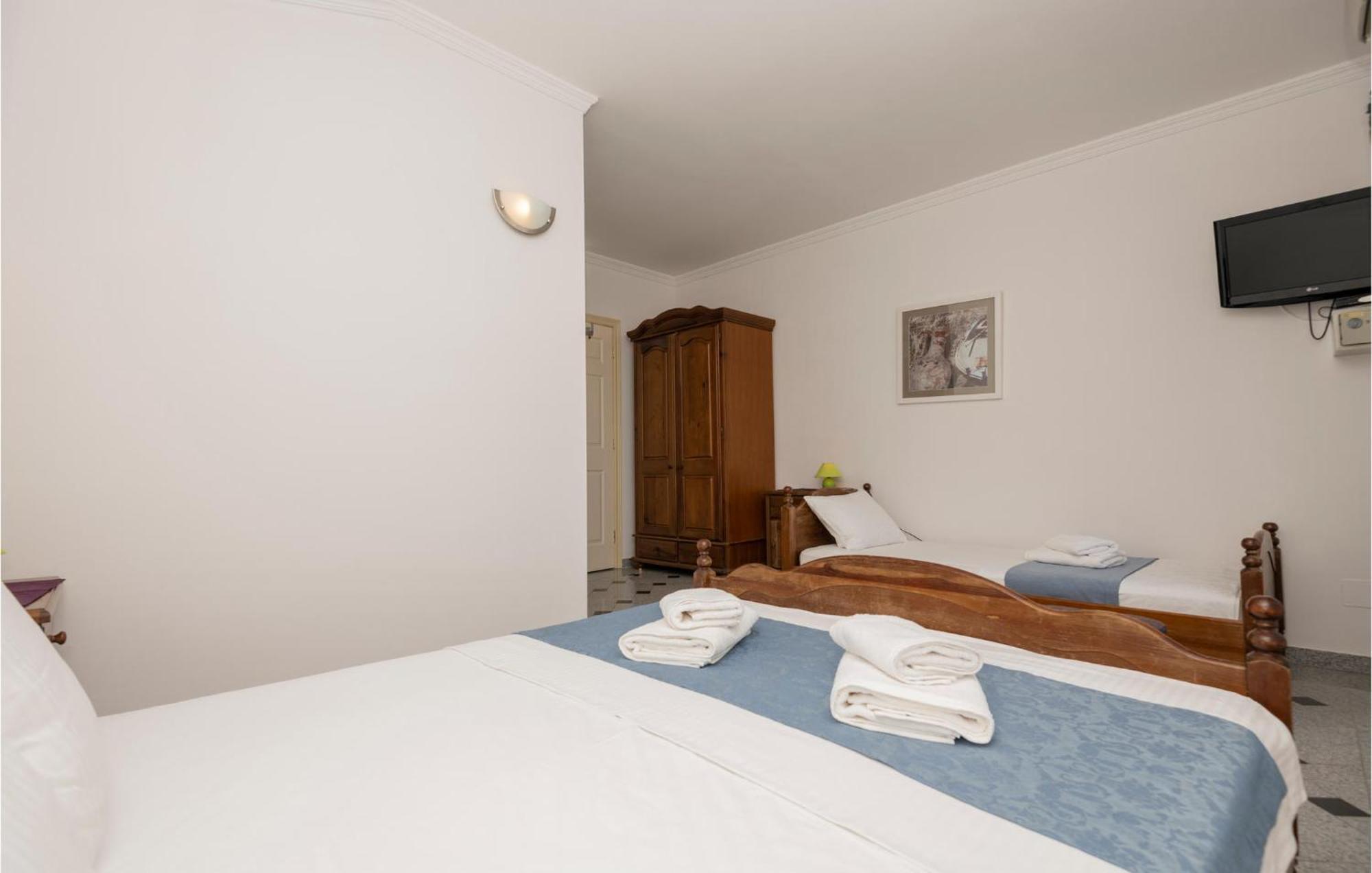 2 Bedroom Beautiful Apartment In Макарска Экстерьер фото
