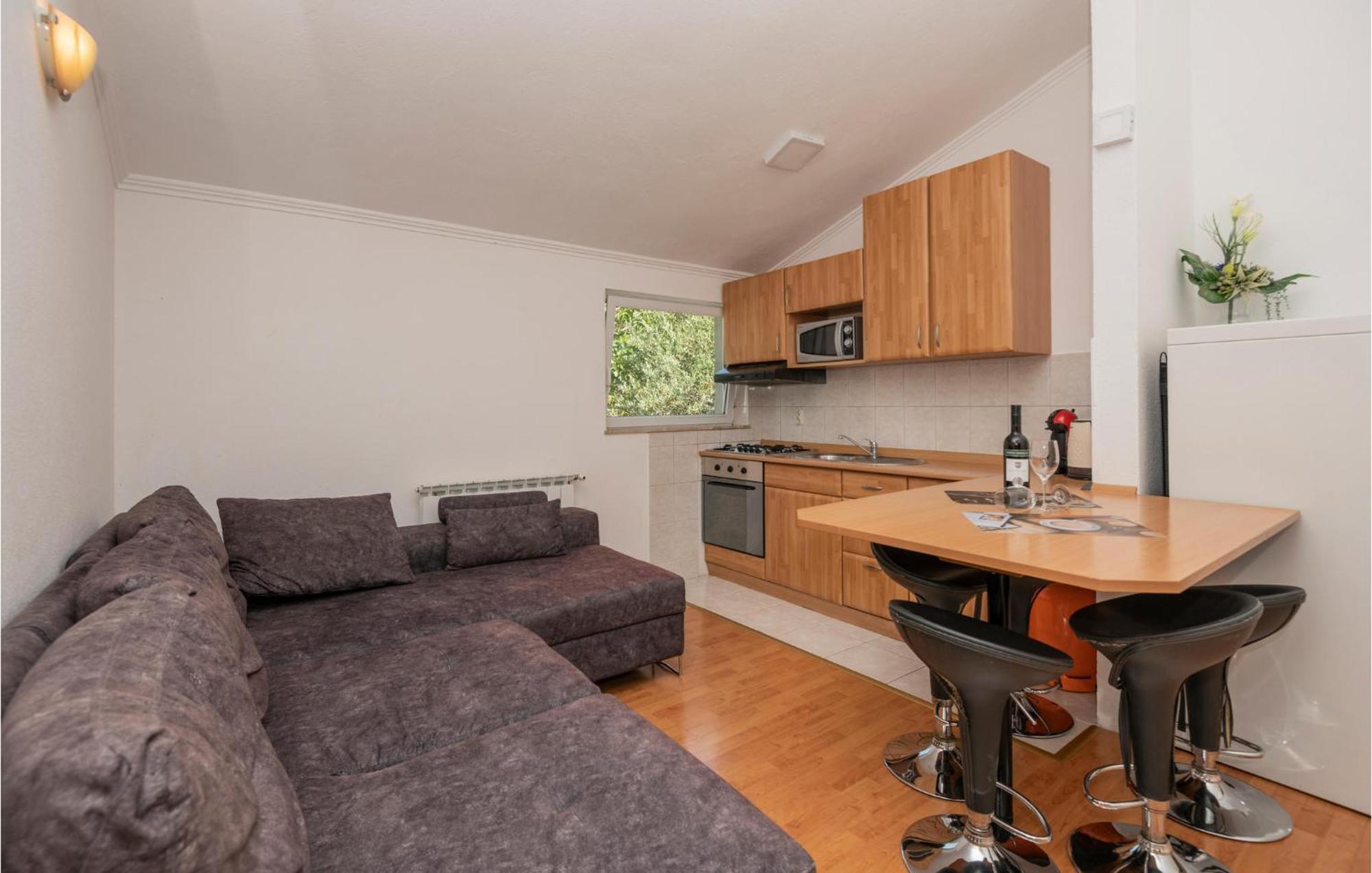 2 Bedroom Beautiful Apartment In Макарска Экстерьер фото